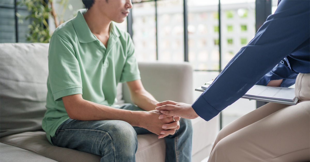 Substance abuse therapy in Palos Hills IL session with patient and mental health provider